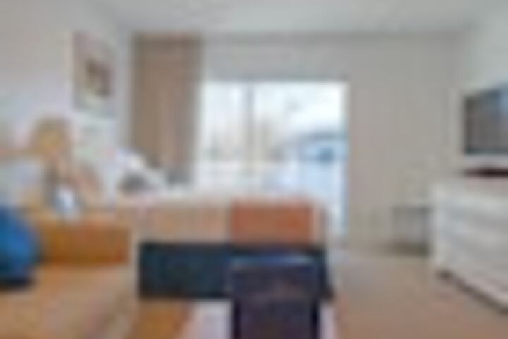 Room 104 of 549