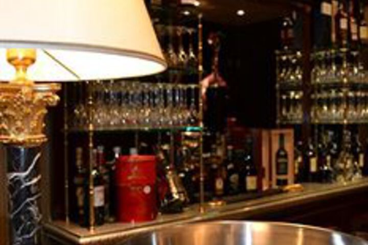 Hotel Bar