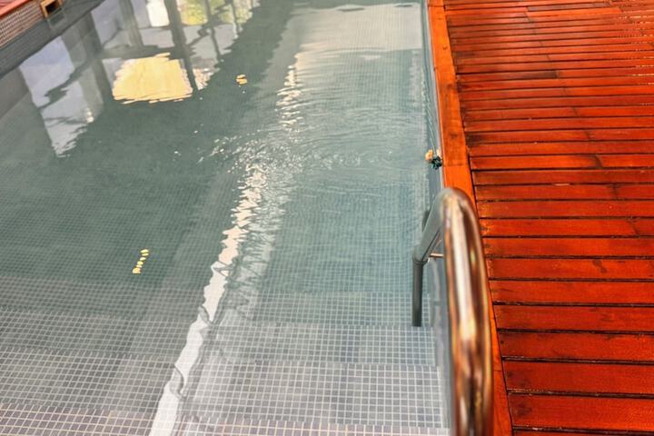 Pool 43 of 76