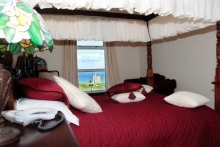 Room 8 of 18
