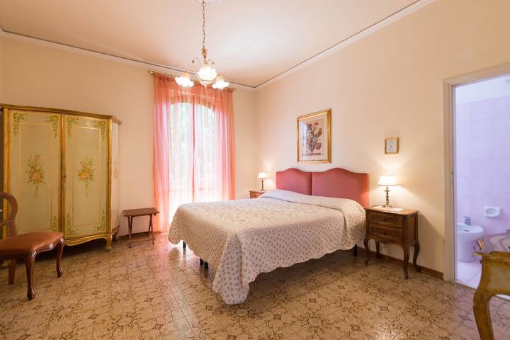 Room 7 of 11