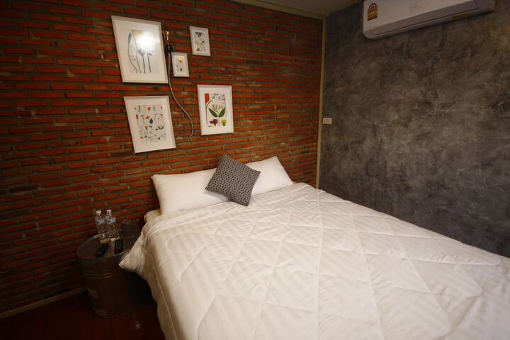 Room 5 of 122