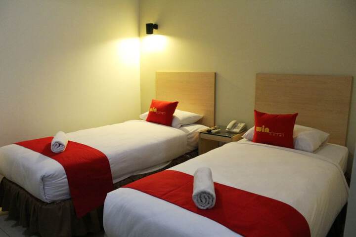 Room 6 of 18