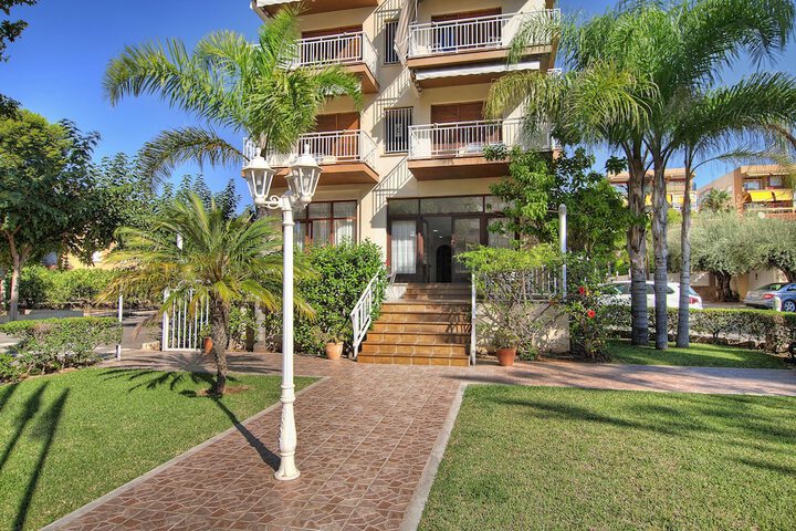 Hotel Entry