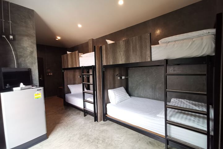 Room 13 of 33
