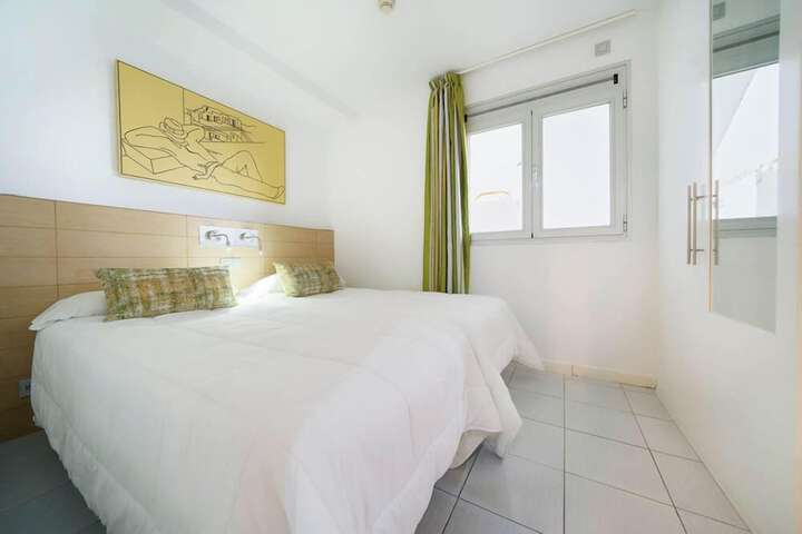 Room 33 of 179