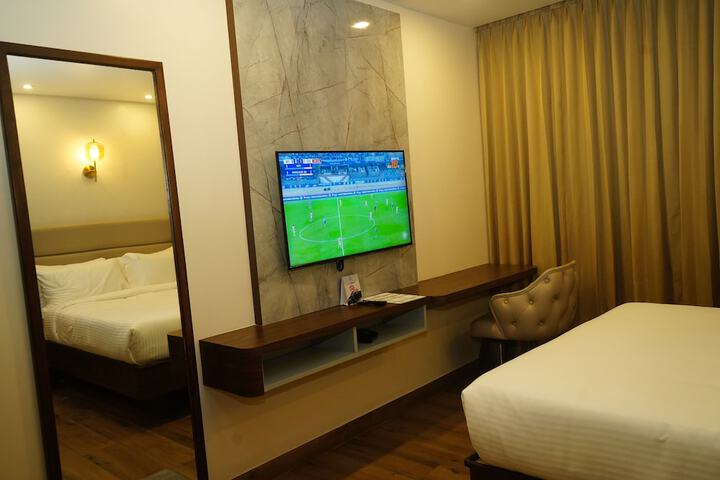 Room 10 of 42