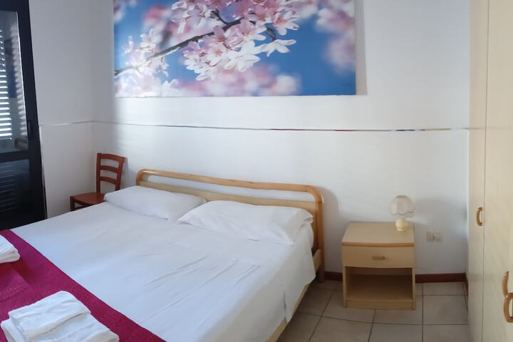 Room 16 of 68