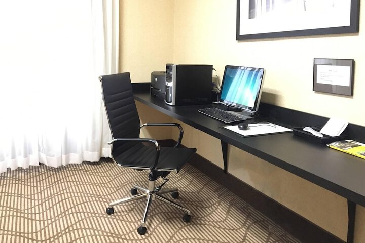 Business Center 100 of 105