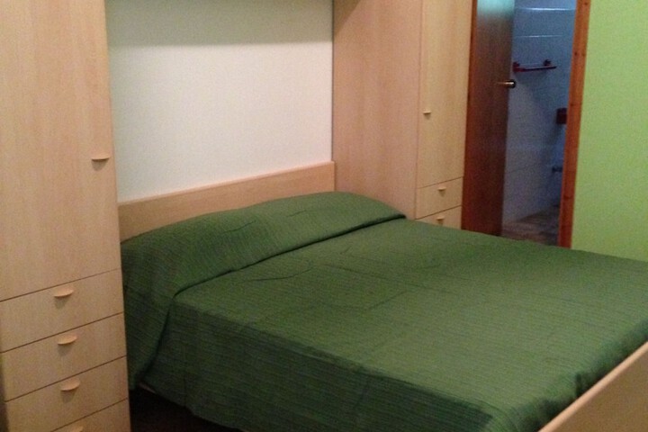 Room 9 of 65