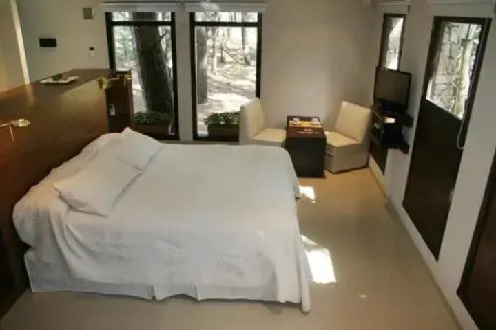 Room 2 of 9