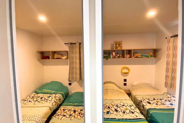 Room 35 of 182