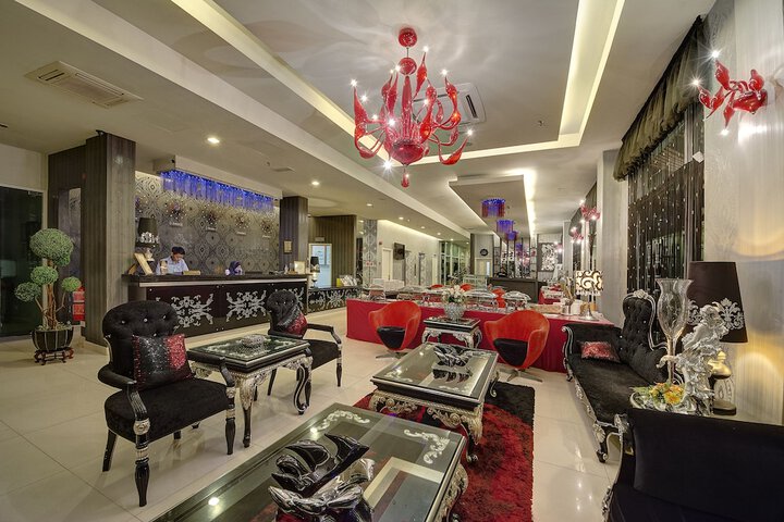 Entrance & Lobby