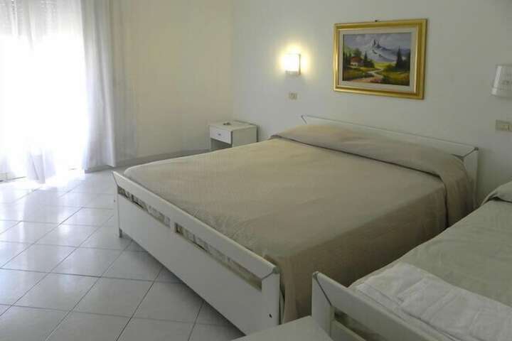Room 9 of 42