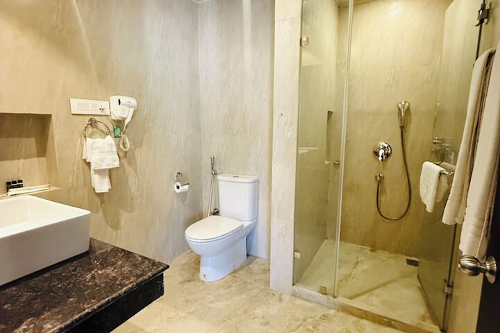 Room 8 of 16