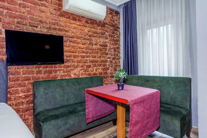 Room 6 of 43