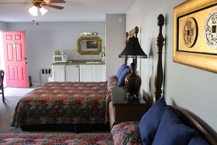 Room 105 of 219
