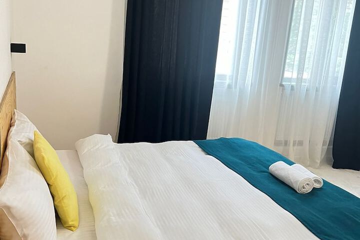 Room 13 of 36
