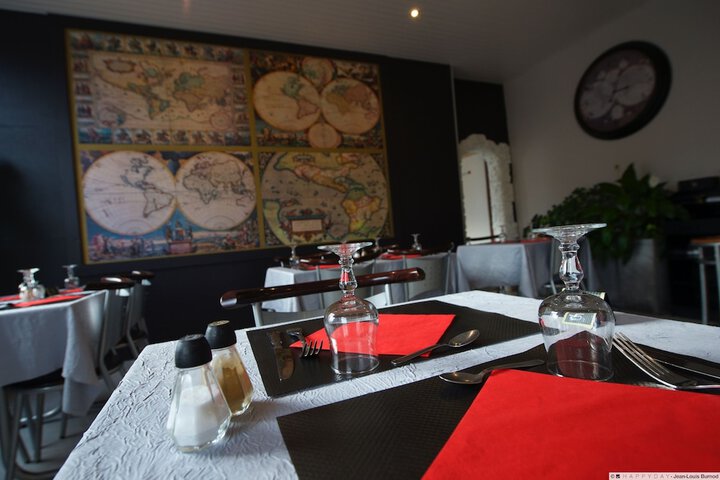 Dining 34 of 42