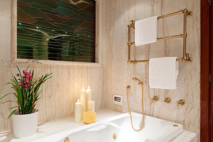 Jetted tub