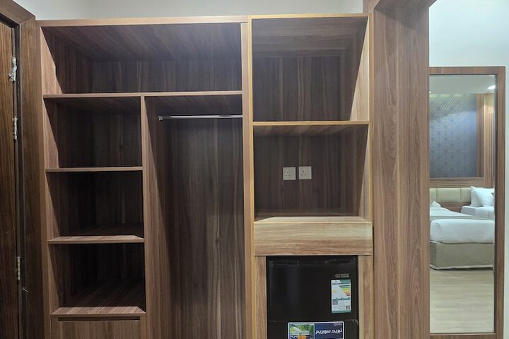 Room 8 of 11
