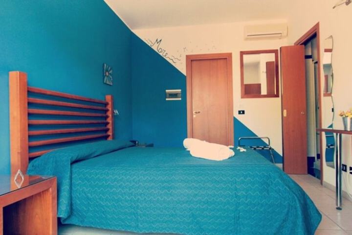 Room 9 of 34