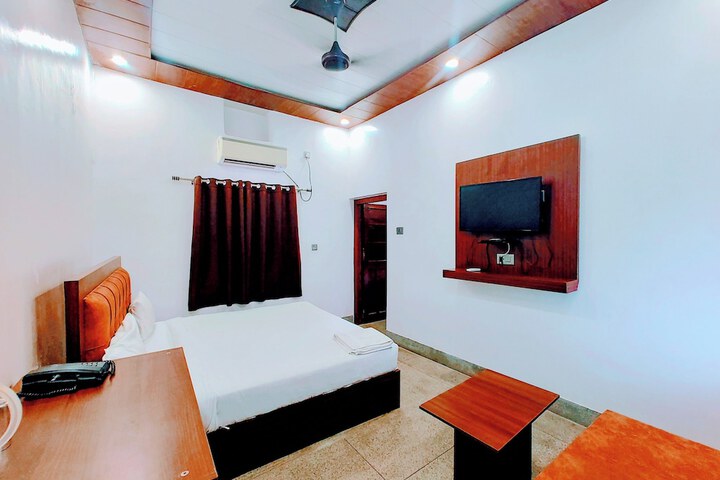 Room 2 of 44