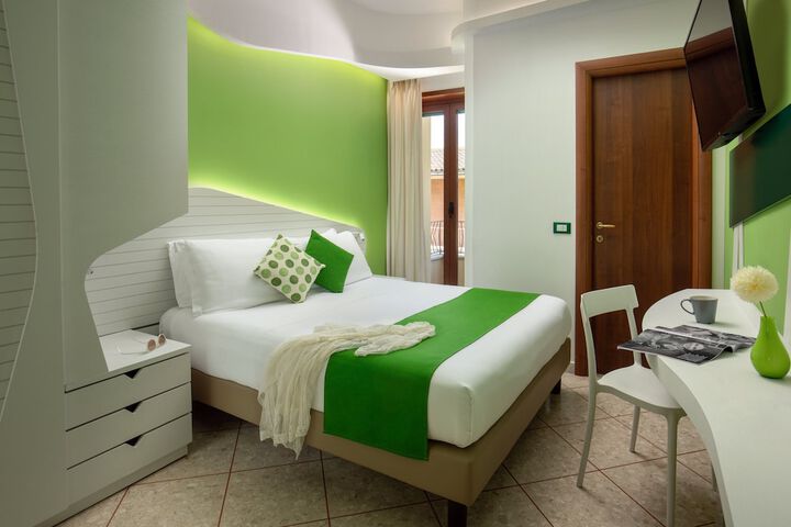 Room 16 of 25