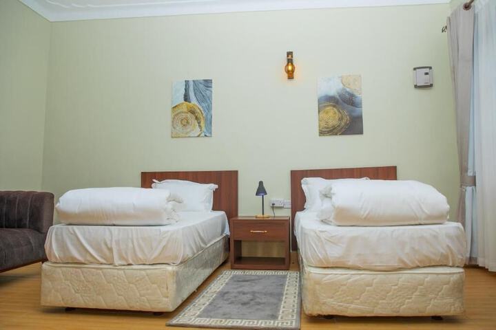Room 5 of 11