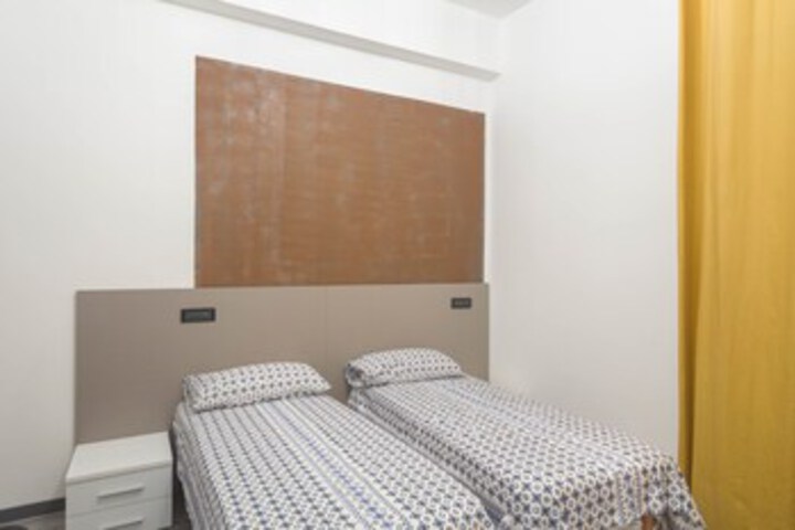 Room 32 of 38