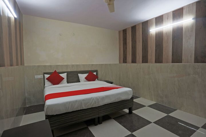 Room 17 of 27