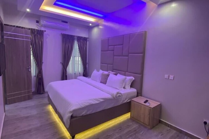 Room 7 of 74