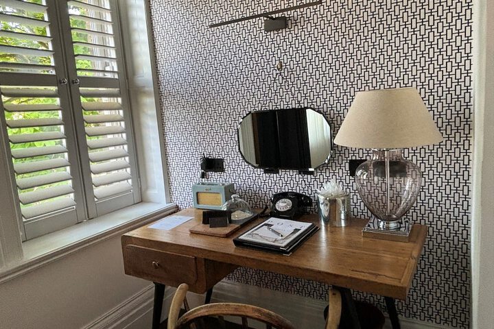 Room 8 of 90