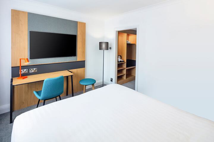 Room 10 of 76