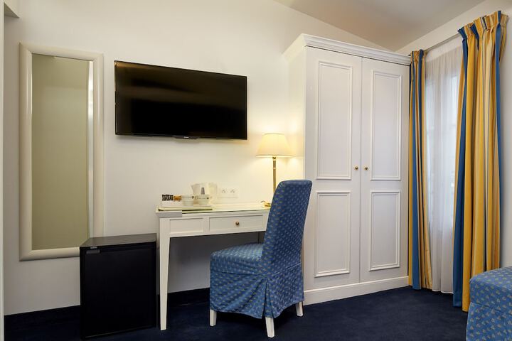 Room 33 of 55