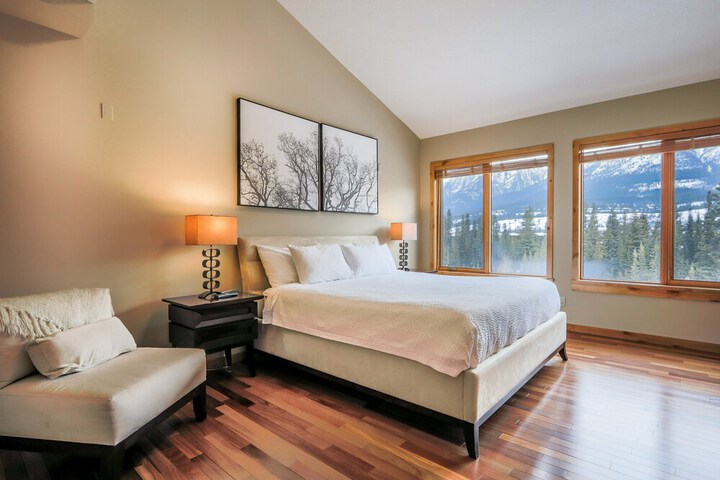 Room 146 of 185