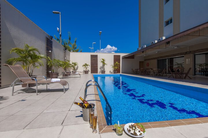 Pool Hotel