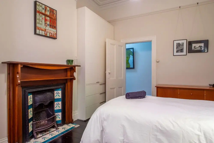 Room 5 of 18