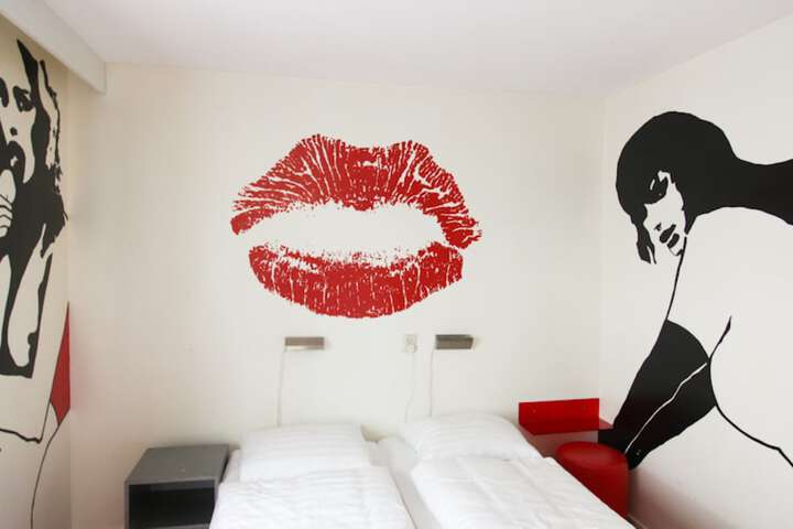 Room 8 of 91
