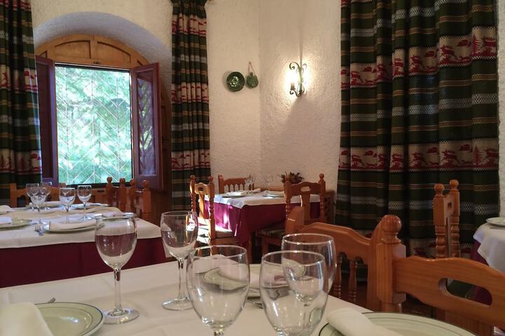 Dining 12 of 18