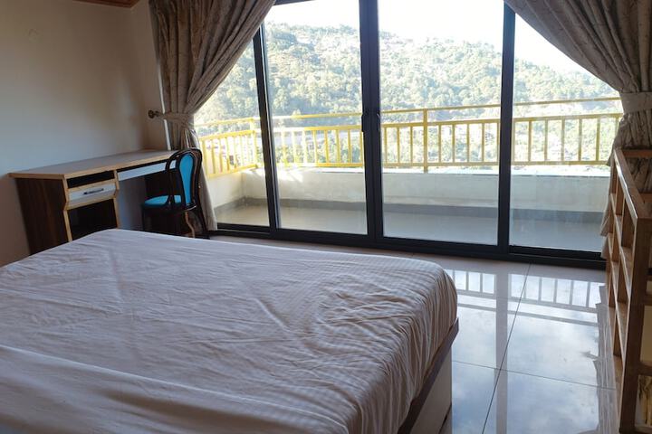 Room 4 of 46