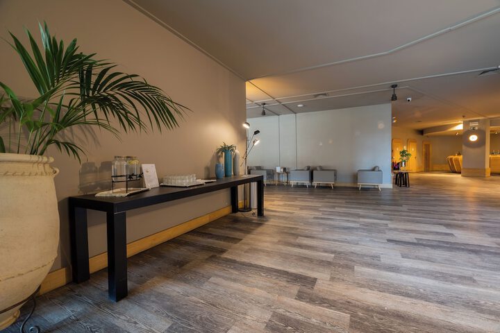 Entrance & Lobby