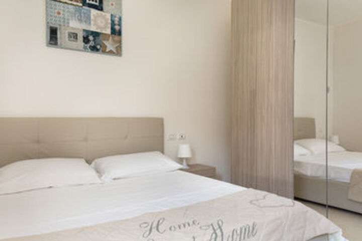 Room 204 of 450