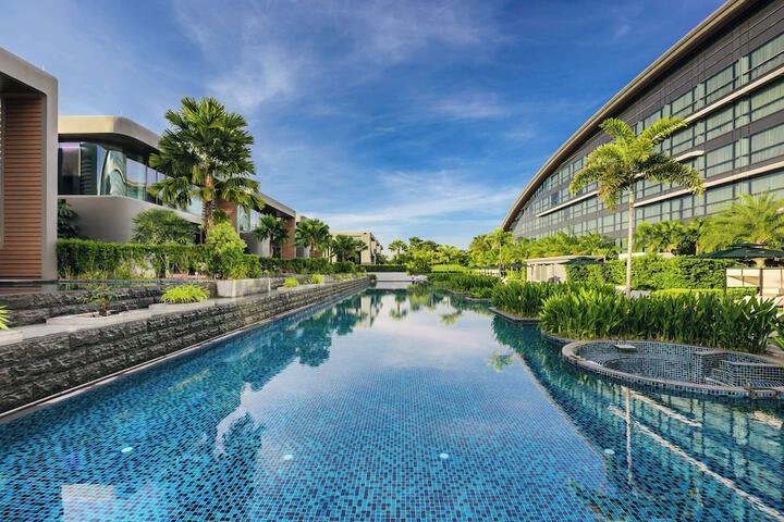 Exterior of Dusit Thani Laguna Singapore