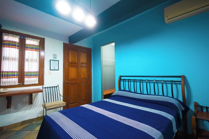 Room 27 of 82