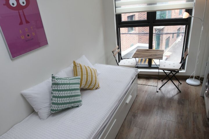 Room 25 of 177