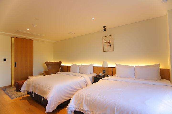 Room 21 of 190