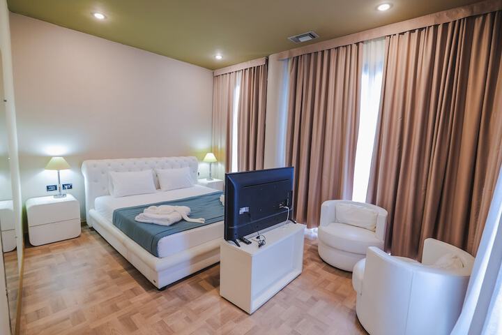 Room 28 of 167