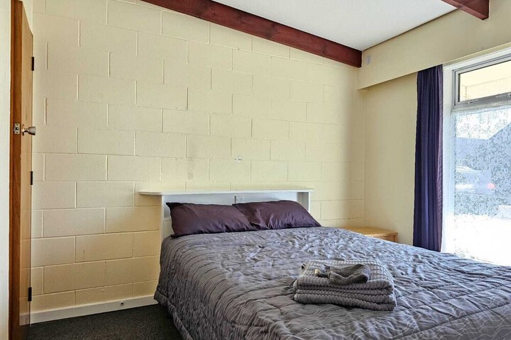 Room 7 of 12