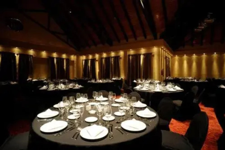 Dining 18 of 19
